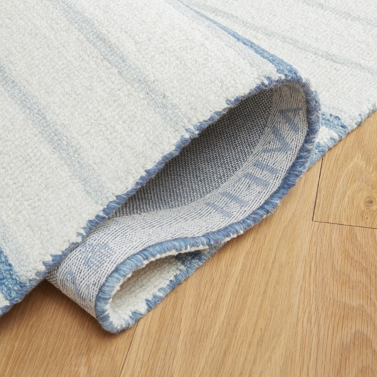 Elegant Hand-Tufted 100% Wool Pile Metro 607 Rug for Modern Home Decor