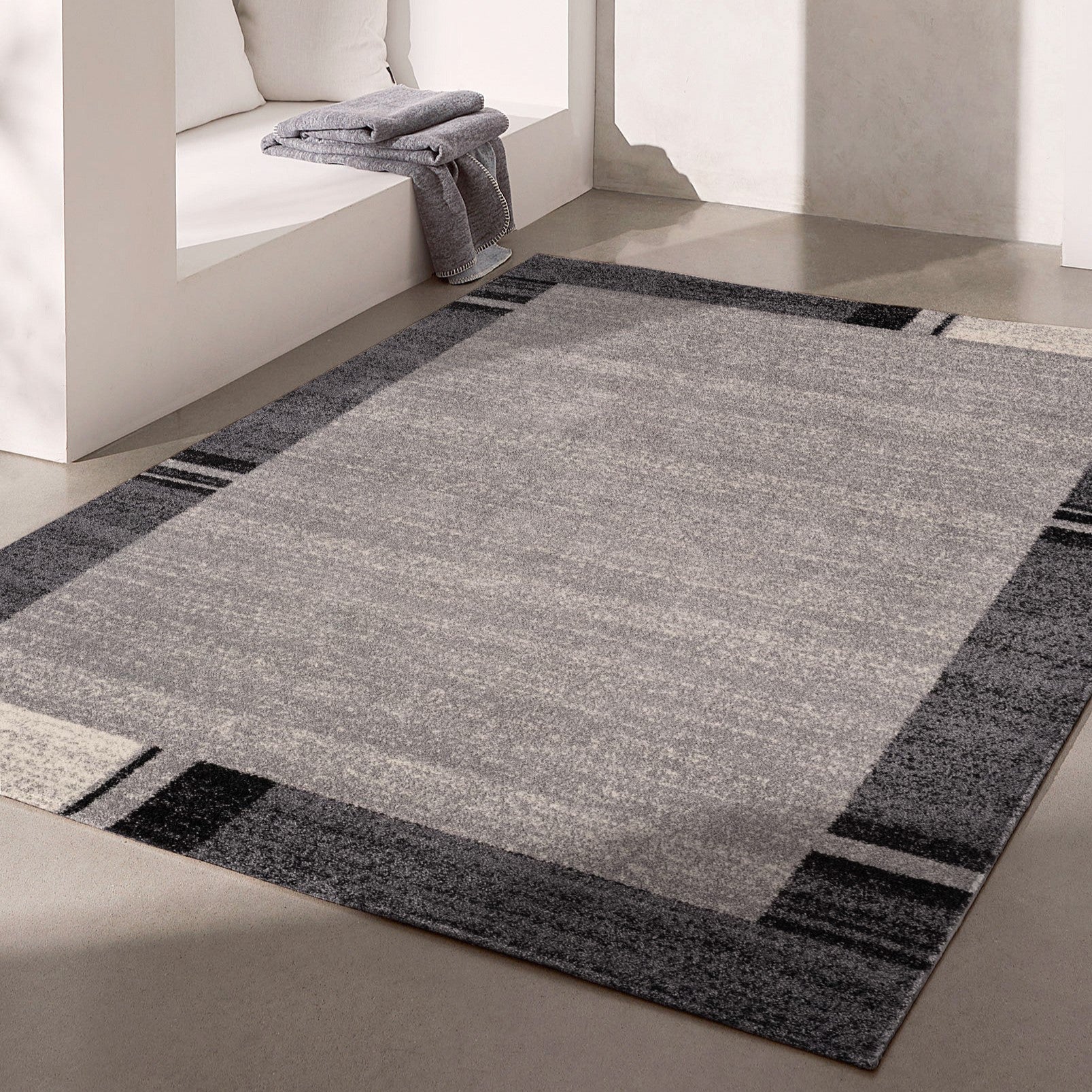 Stylish and Durable Gray Modern Bordered Area Rug for Sophisticated and Contemporary Living Spaces - Low-Maintenance and Ideal for Multiple Rooms