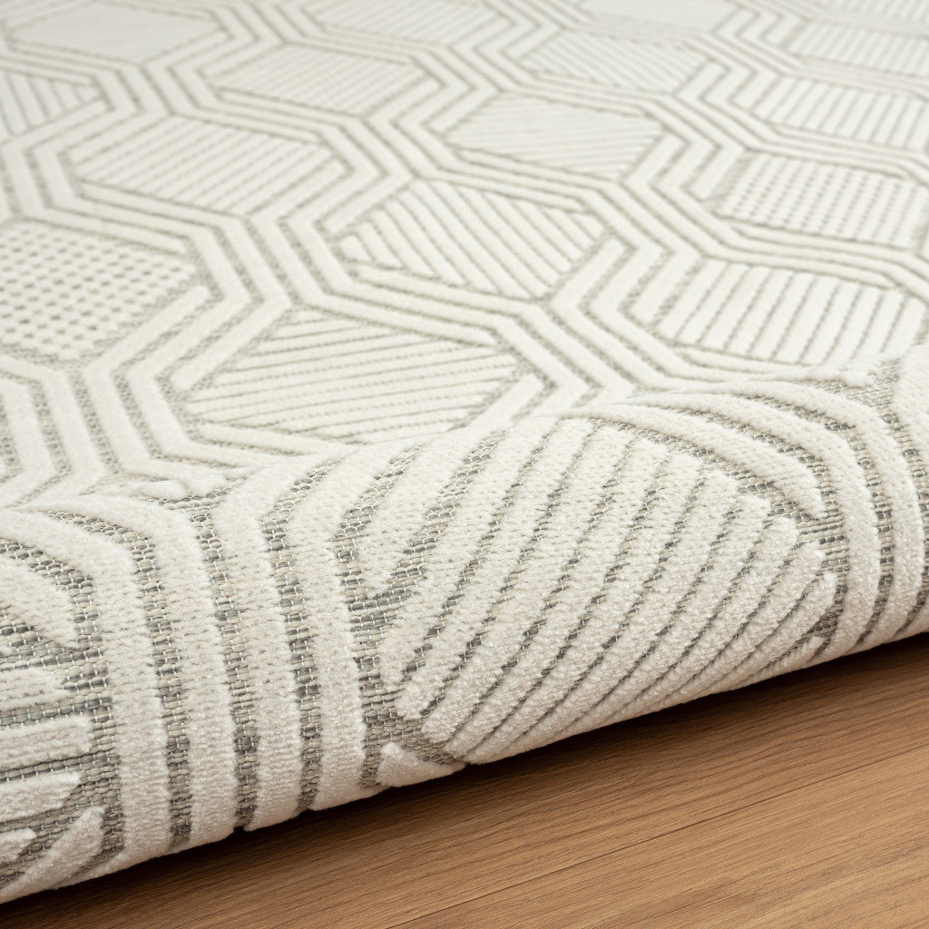 Stylish and Practical 5-Foot by 7-Foot Gray and Ivory Stain-Resistant Geometric Indoor-Outdoor Area Rug Suitable for All Living Spaces