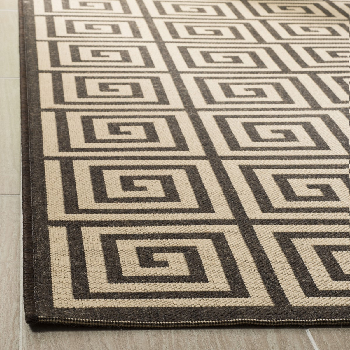 Stylish and Durable Linden 129 Power-Loomed Polypropylene Indoor/Outdoor Rug, Easy to Maintain