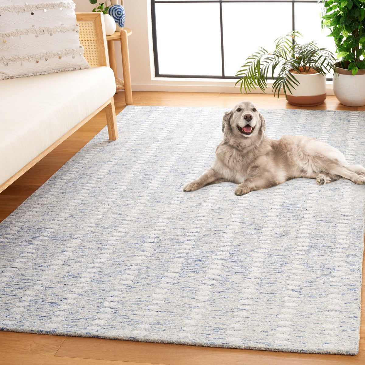 Luxurious Modern Hand-Tufted Abstract Rug in Wool Blend for Stylish Home Comfort