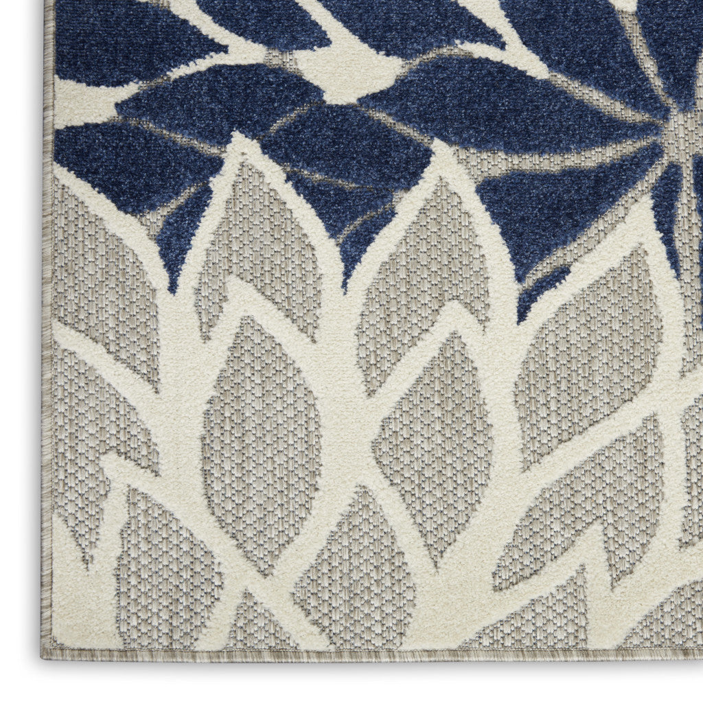 Stunning Indoor-Outdoor Floral Area Rug with Black and White Design for Modern Interiors