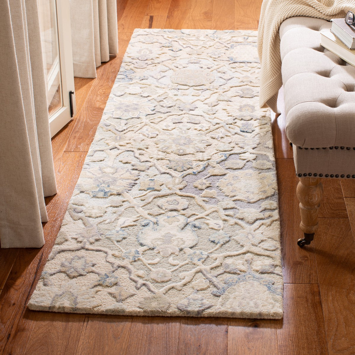 Exquisite Hand - Tufted Wool Area Rug with Opulent Indian Craftsmanship for Sophisticated Home Decor and Stylish Living Spaces