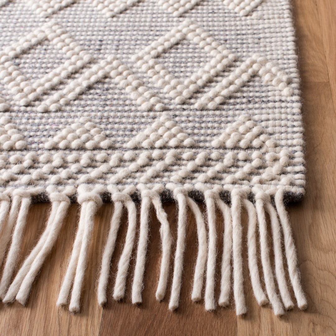 Luxurious Indian Hand - Loomed Rectangle Rug: 80% Wool, 20% Cotton