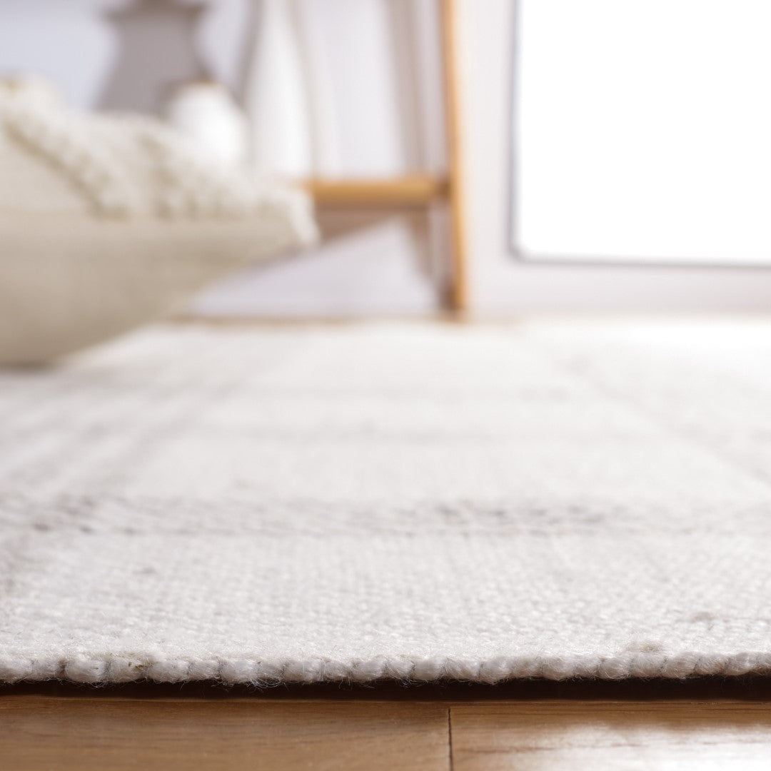 Stylish Hand - Loomed Polyester Area Rug for Modern Interiors, Durable and Elegant