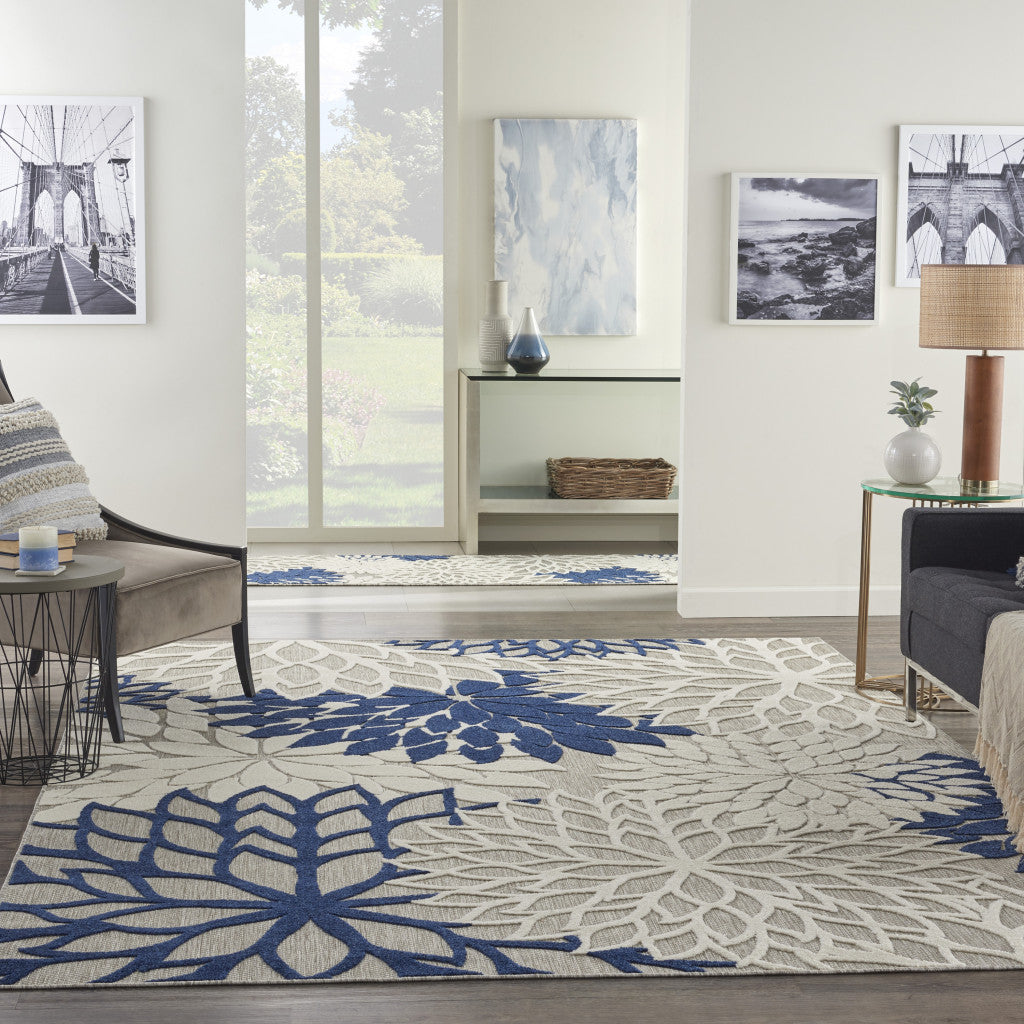 Stunning Indoor-Outdoor Floral Area Rug with Black and White Design for Modern Interiors
