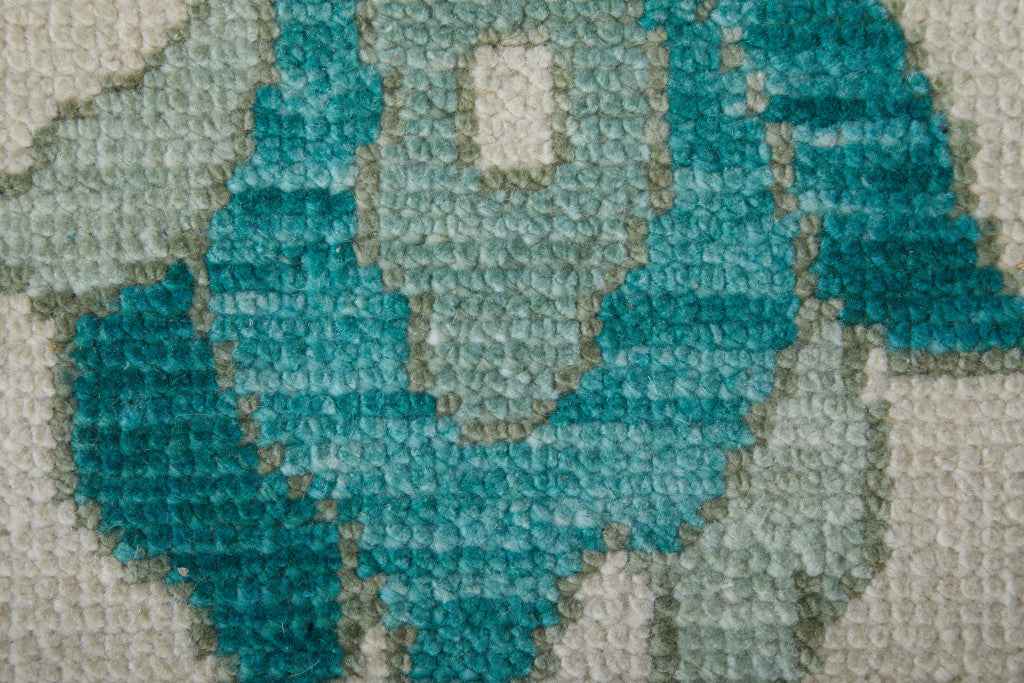 Stain-Resistant Hand-Knotted Wool Floral Area Rug with Timeless Tassel Ends