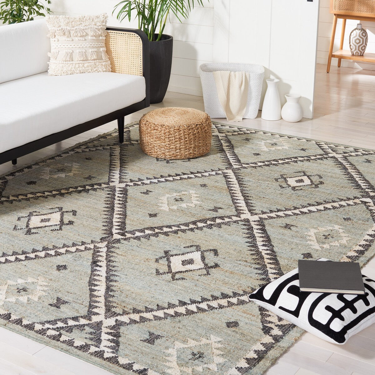 Luxurious 100% Jute Flat - Weave Rug from India: Eco - Friendly and Durable Kilim 761
