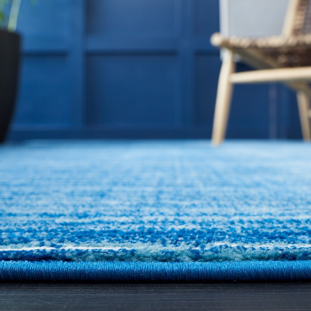 Elegant Vision 606 Power Loomed Polypropylene Rug for Comfortable Home Decor