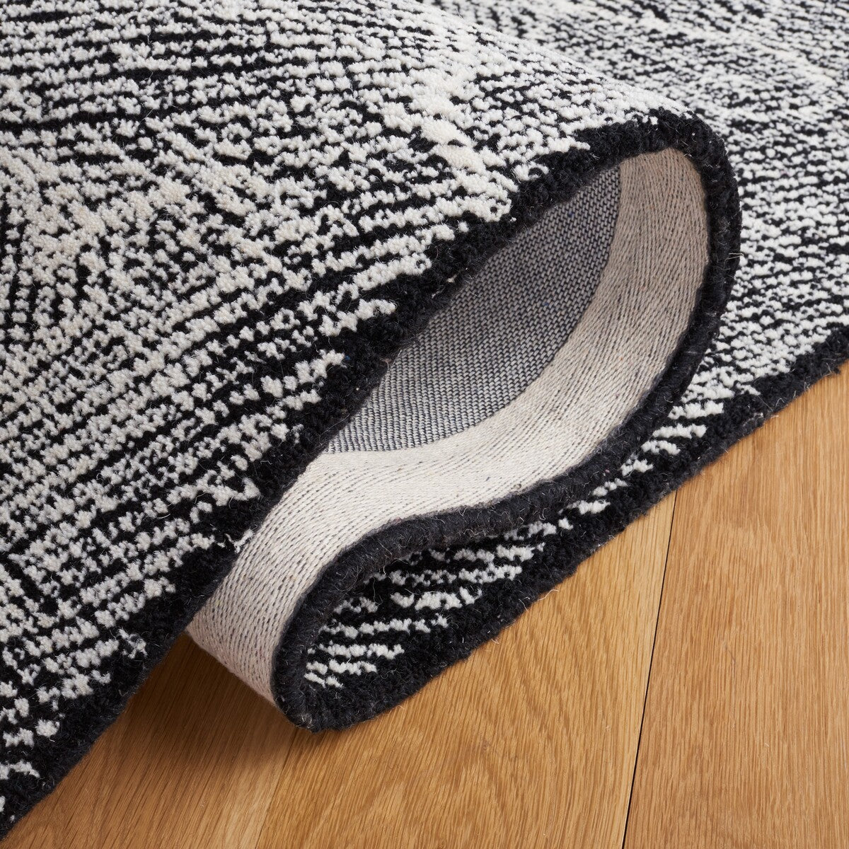 Luxurious Hand - Tufted 100% Fine Indian Wool Pile Rug for Timeless Home Elegance