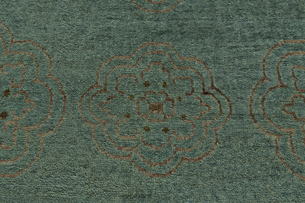 Exquisite Hand - Knotted Wool Blend Floral Area Rug: A Distinctive and Comforting Accent for Stylish Home Decor