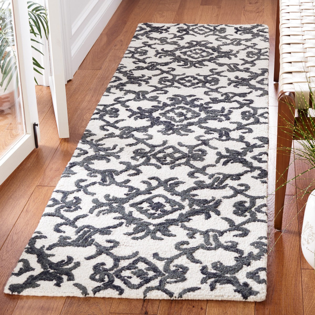 Exquisite Hand - Tufted 100% Wool Pile Luxury Rug for Your Home Decor, Offering Timeless Style and Supreme Comfort