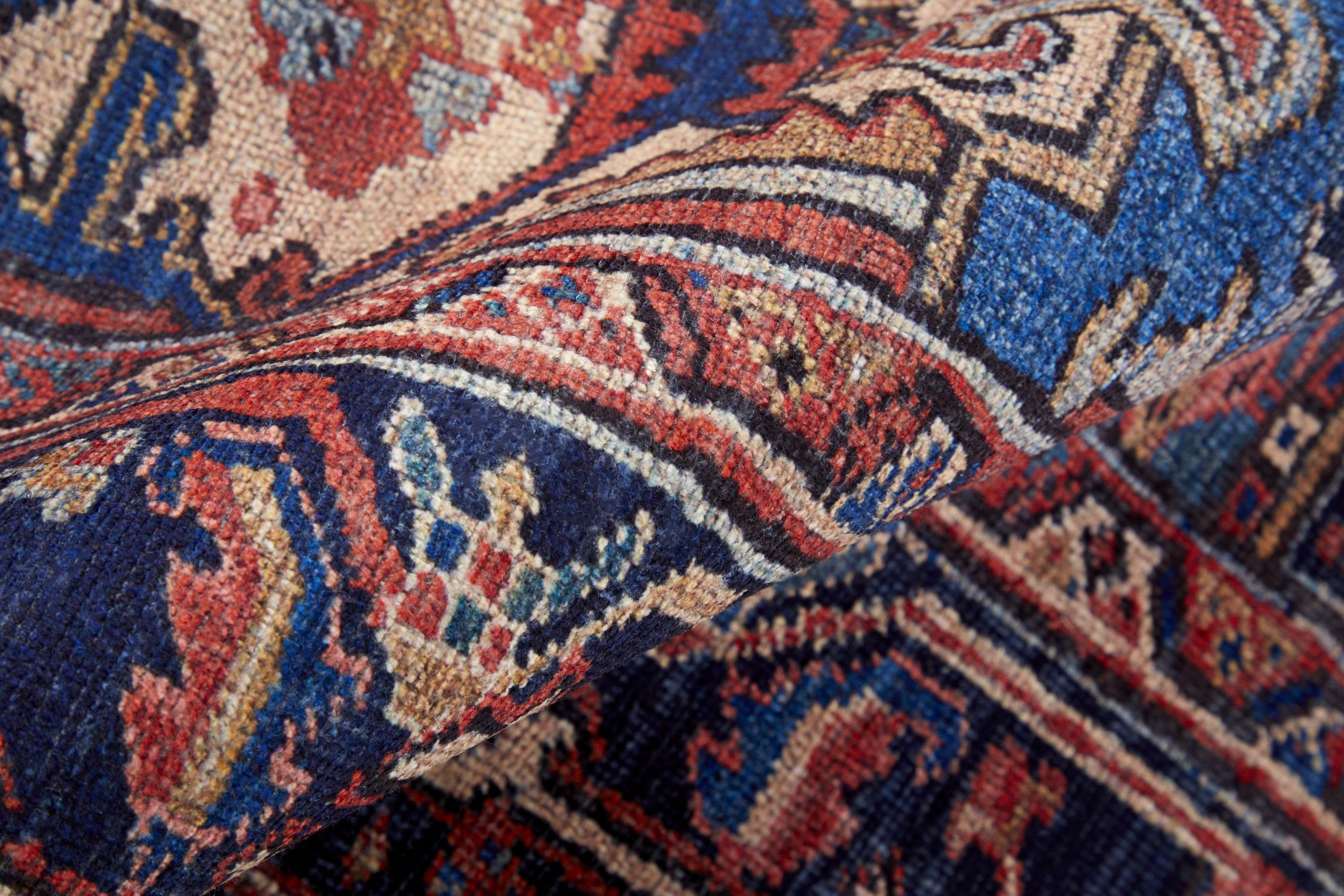 Rawlins Vintage-Inspired Polyester Medallion Rug - Displaying Rich Colors and Intricate Patterns for a Timeless and Elegant Home Decor