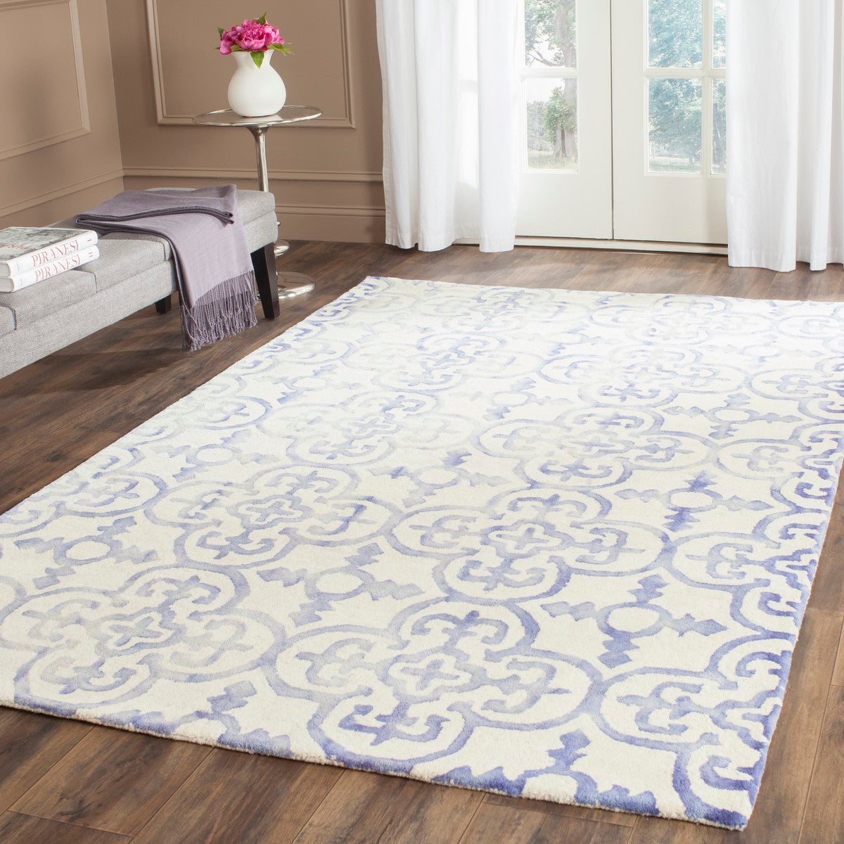 Safavieh Dip Hand-Tufted Wool Rug - Modern Moroccan Design in Navy & Ivory