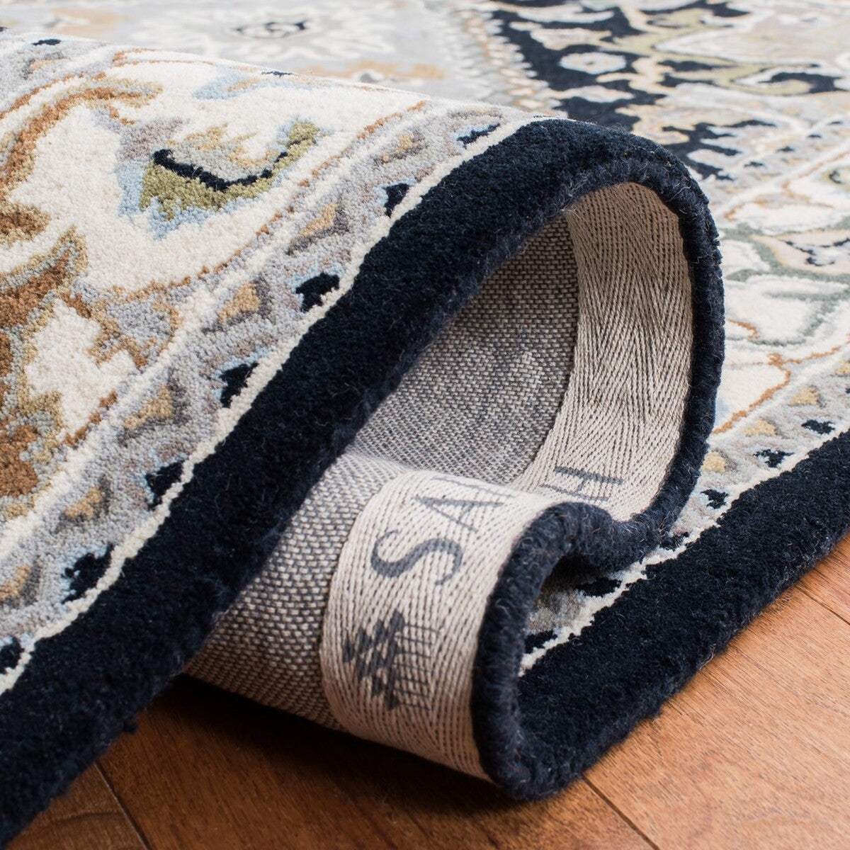 Exquisite Hand - Tufted Traditional Indian Wool Rug for Timeless Home Decor