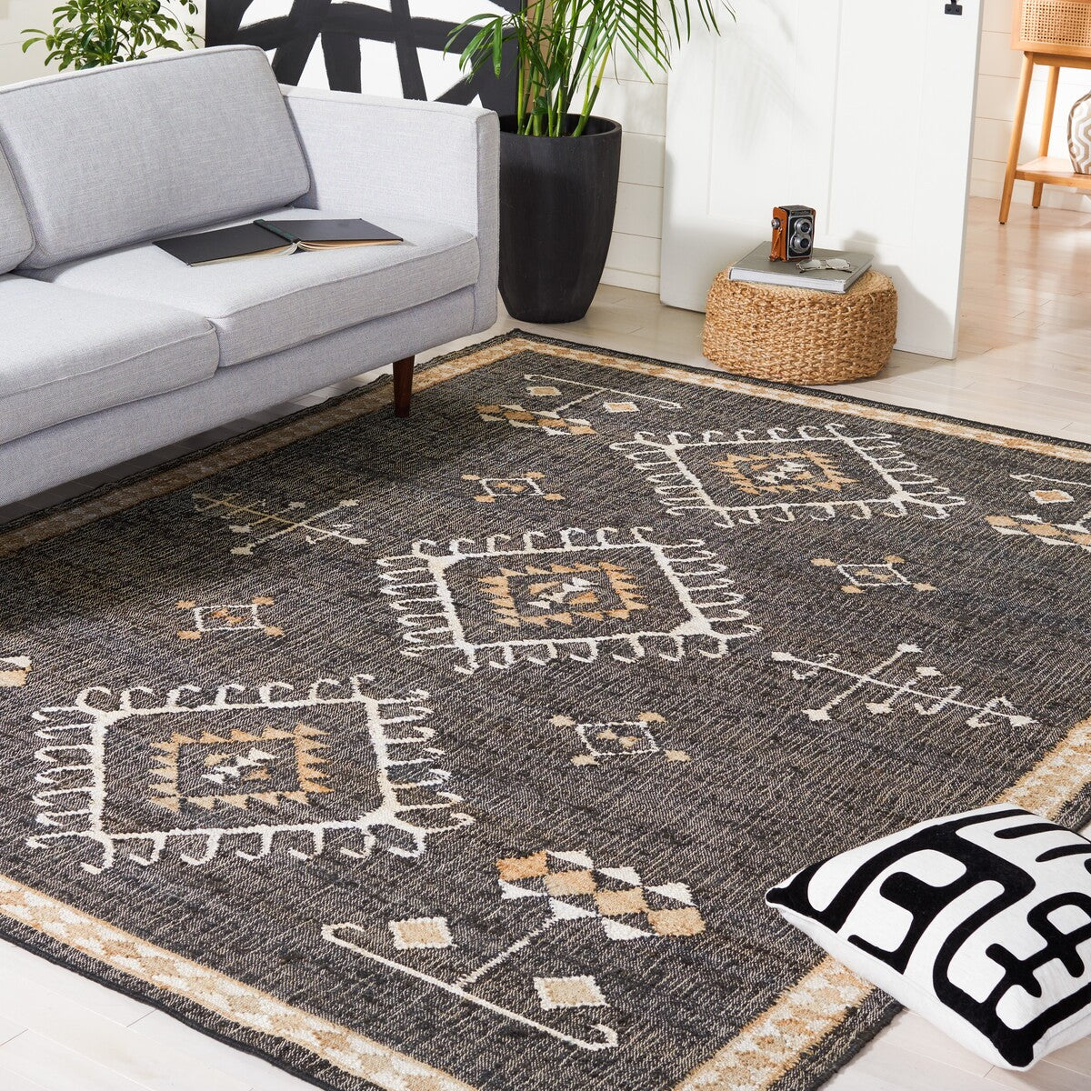 Eco-Friendly Indian-Made Kilim Jute Pile Rug with Stylish Flat Weave Design