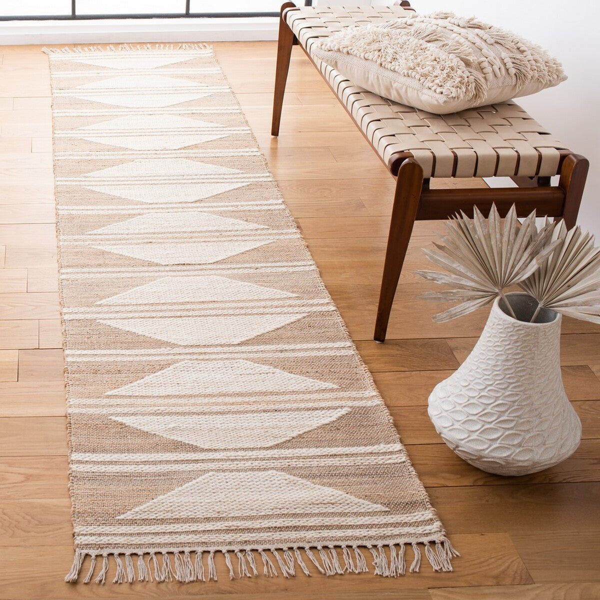 Stylish Indian Contemporary Area Rug - Hand Woven Jute and Wool with 5mm Pile
