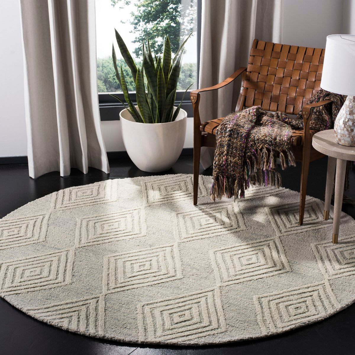 Safavieh Luxury Hand - Tufted Blossom Wool Pile Area Rug for Exquisite Home Decor