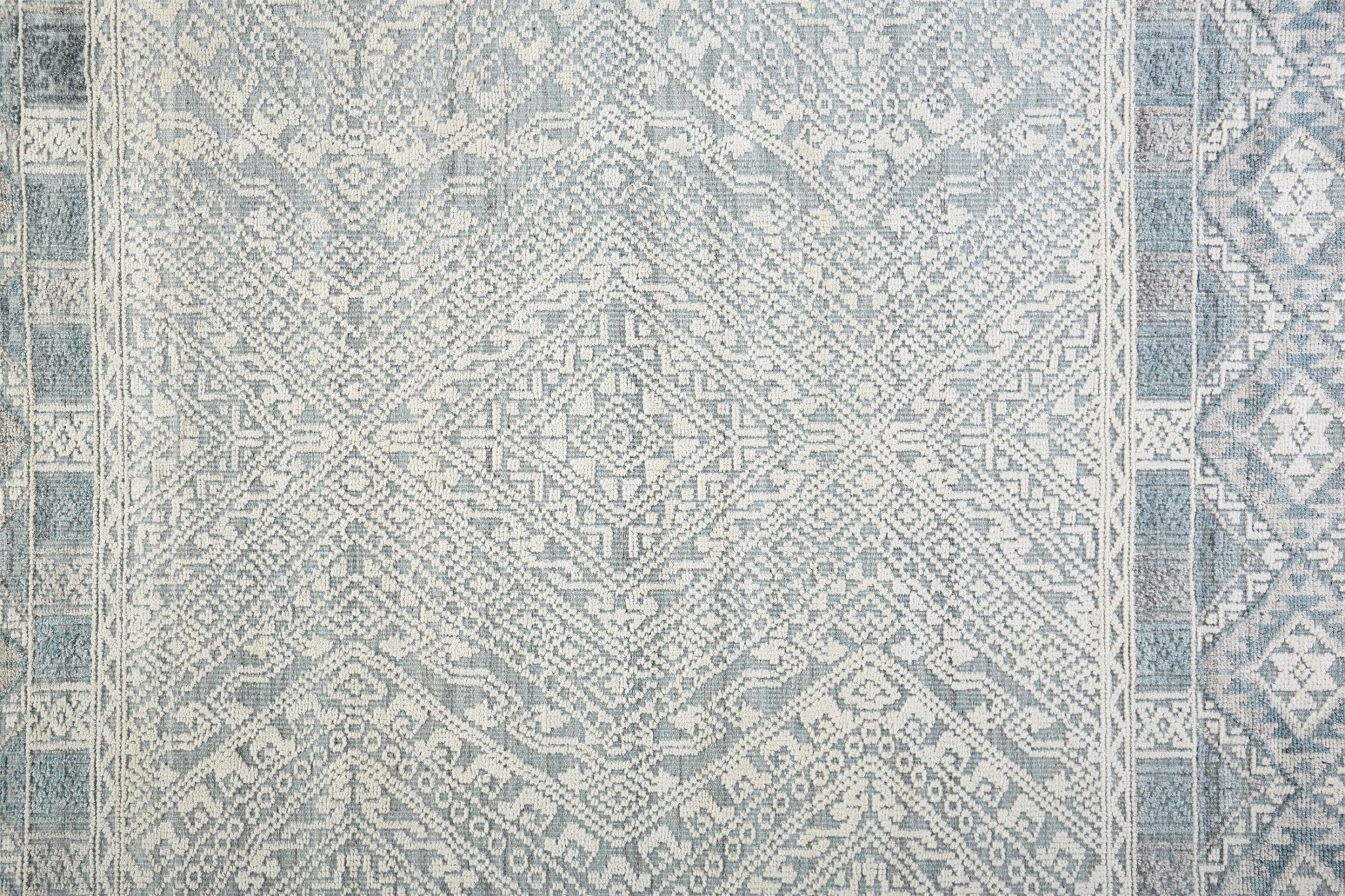 Soft-Color Hand-Knotted Geometric Area Rug for Elegant Home Decor