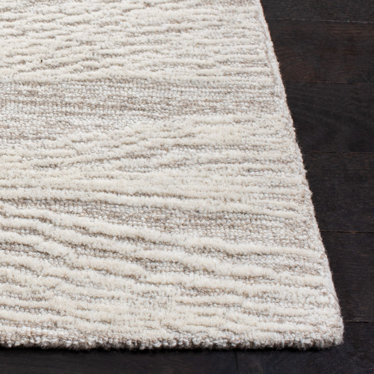 Luxurious Indian Hand - Tufted Wool & Cotton Area Rug for Elegant Spaces