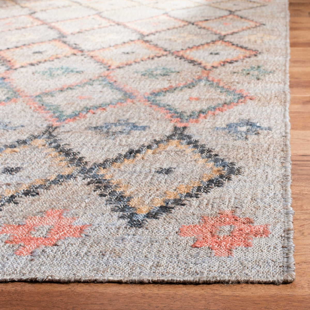 Eco-Friendly, Durable Indian Hand Loomed Jute and Cotton Kilim Rug for Stylish Homes