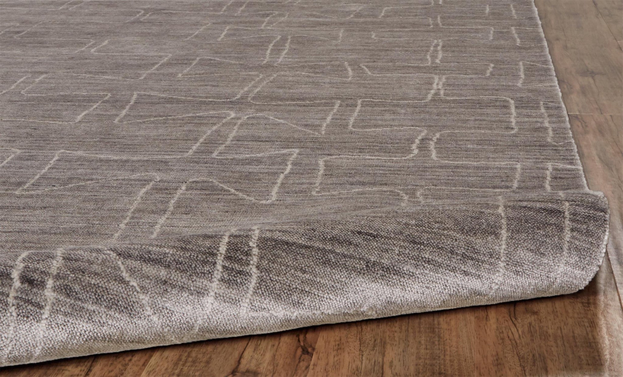 Exquisite Hand-Woven Gray and Ivory Abstract Area Rug for Charming Home Decor