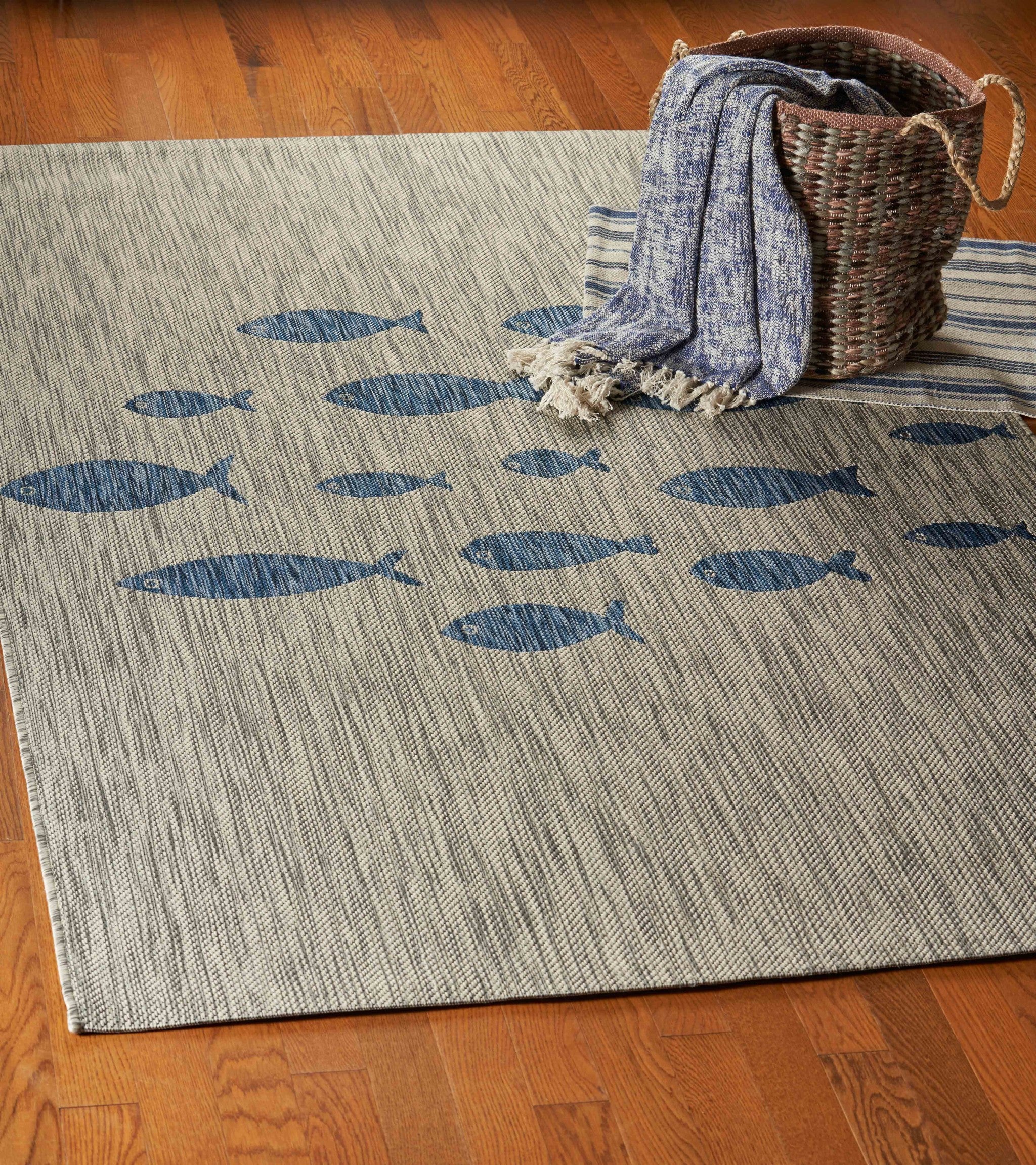 Stylish Gray 8' x 10' Indoor-Outdoor Area Rug for Elegant Home Spaces