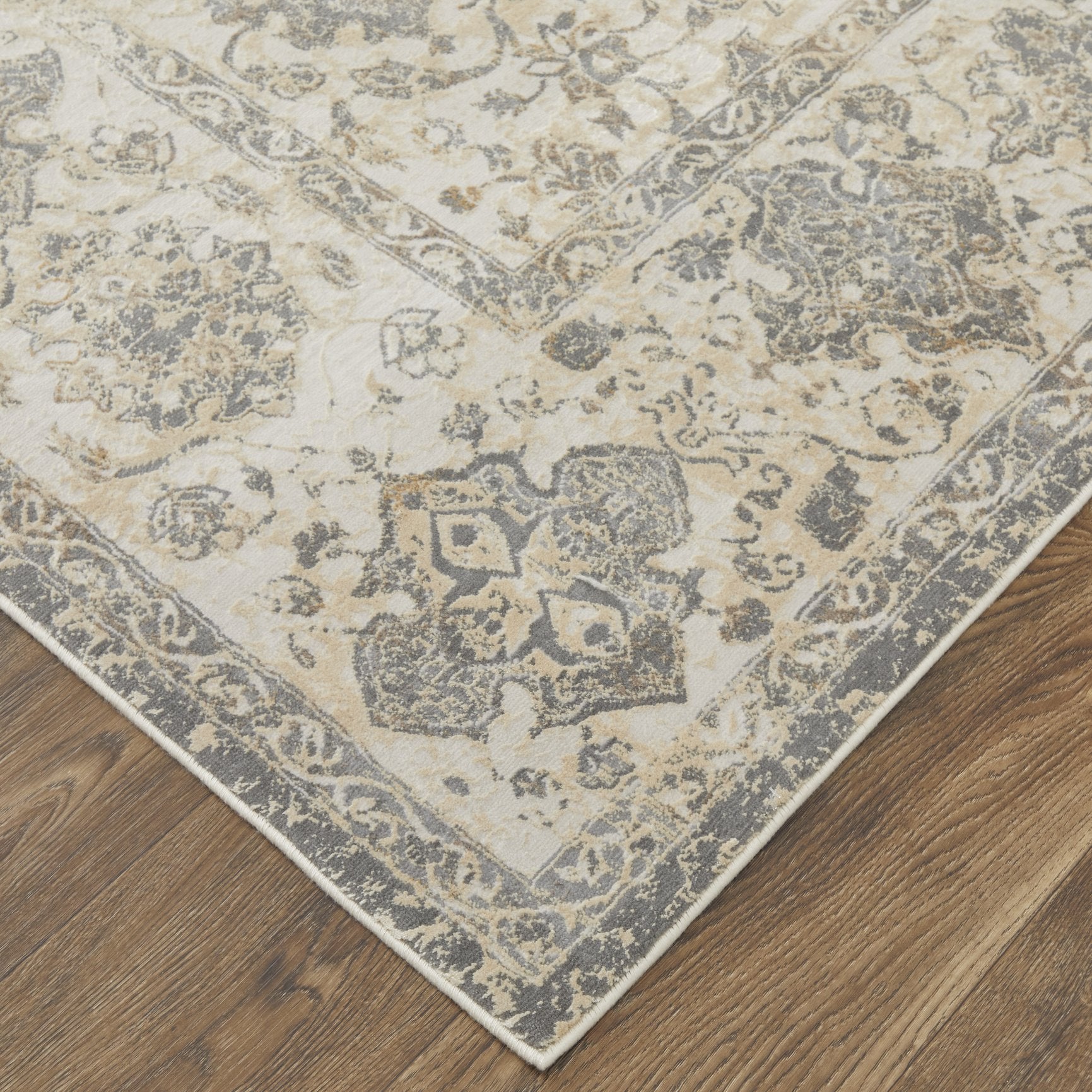 Celene Vintage-Inspired Floral Power Loomed Rug with a Hand-Knotted Appearance for Traditional and Elegant Home Decor