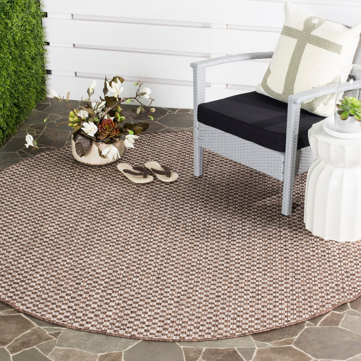 Stylish Courtyard Power Loomed Rug - Durable Polypropylene for Indoor/Outdoor Beauty