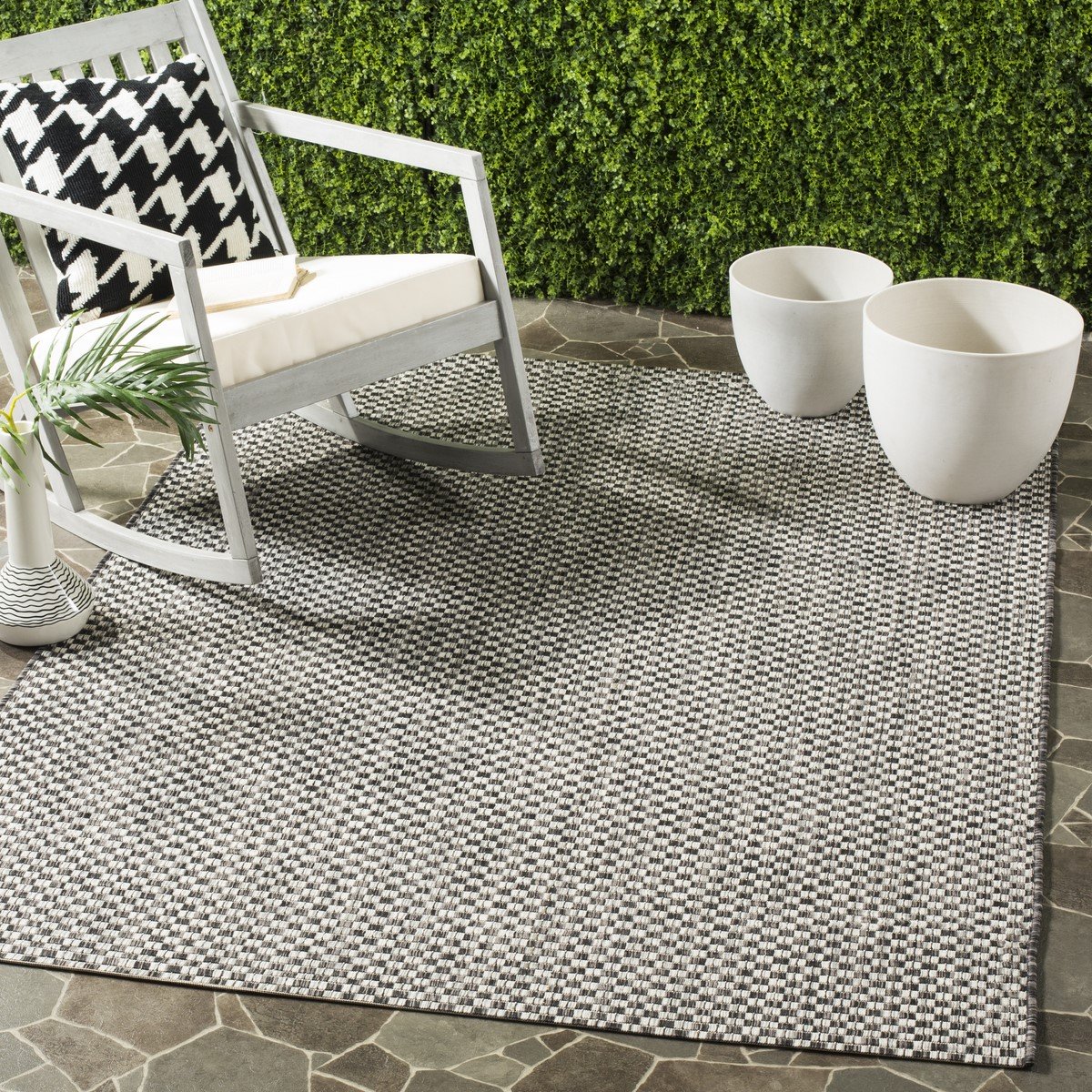 Stylish Courtyard Power Loomed Rug - Durable Polypropylene for Indoor/Outdoor Beauty