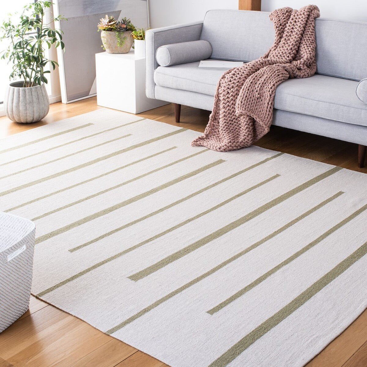 Exquisitely Hand - Woven Montauk Cotton Rug: A Stylish and Durable Addition to Enhance Any Home Interior Decor