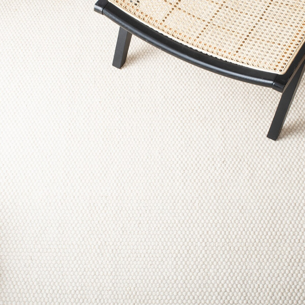 Luxurious Vermont Hand-Tufted Wool and Cotton Area Rug for Exquisite Home Decor