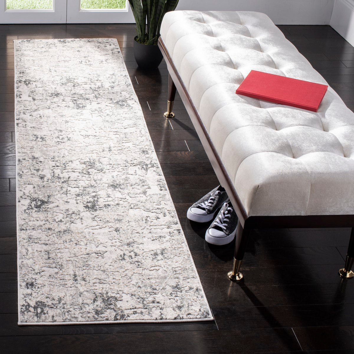 Stylish Indoor/Outdoor Vogue Power Loomed Rug with 8mm Luxurious Pile and High Durability