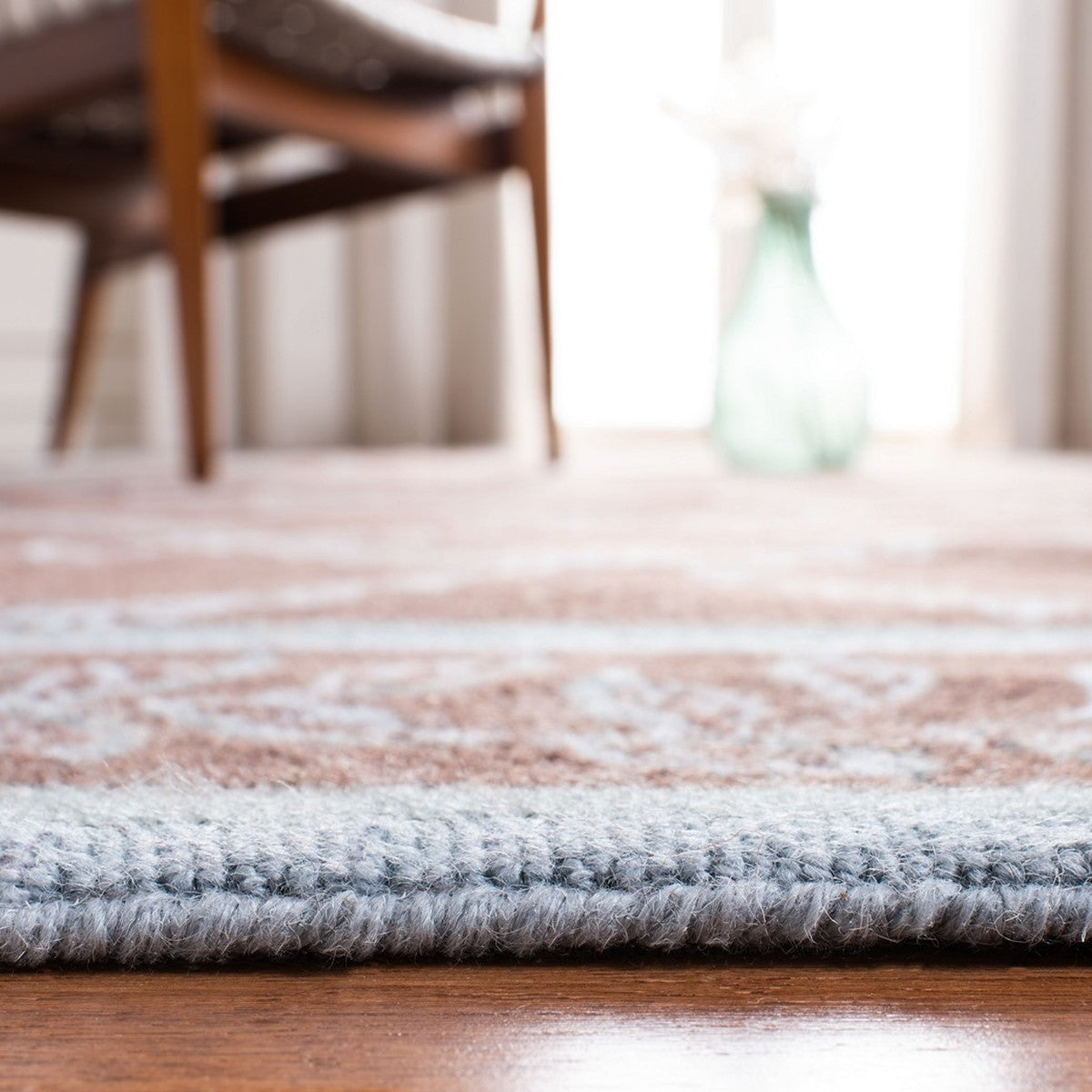 Luxurious Hand-Hooked Wool Pile Area Rug - Exquisite Artisan Craftsmanship for Sophisticated Home Decor