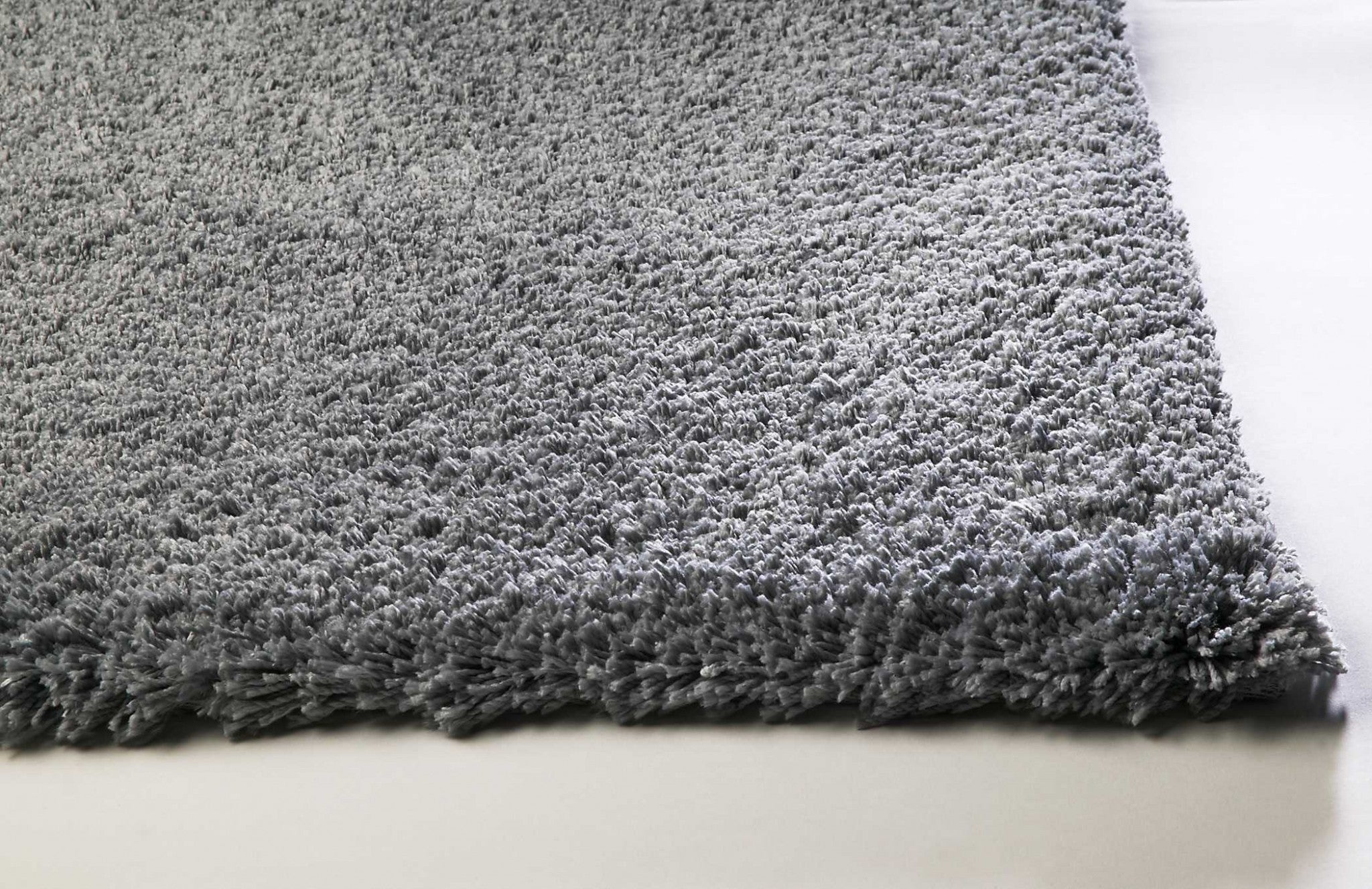 Charming Hand-Woven Grey Polyester Shag Area Rug for Modern Home Decor