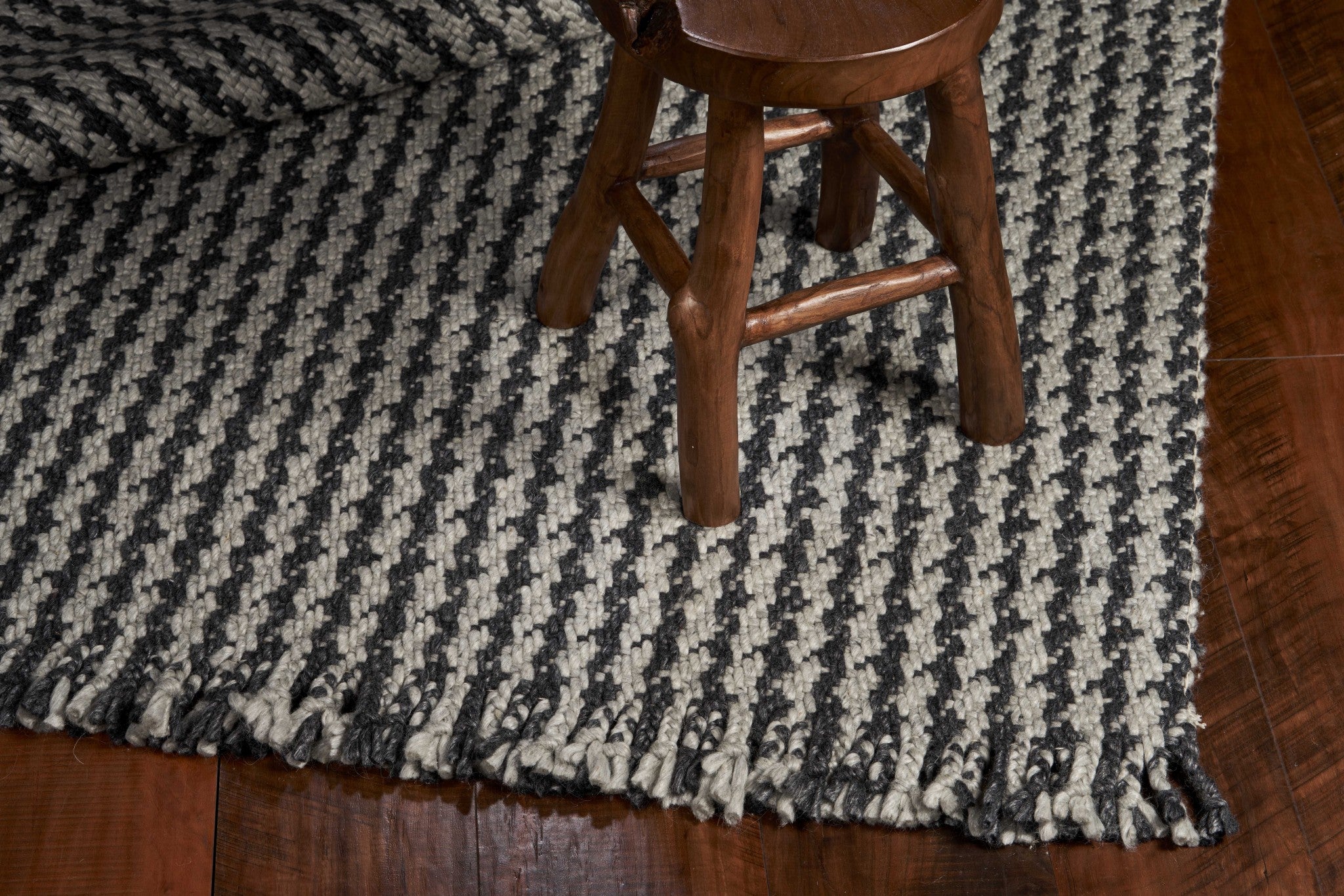 Exquisite Hand - Woven Grey Houndstooth Wool Area Rug Crafted in India with a Stylish Design