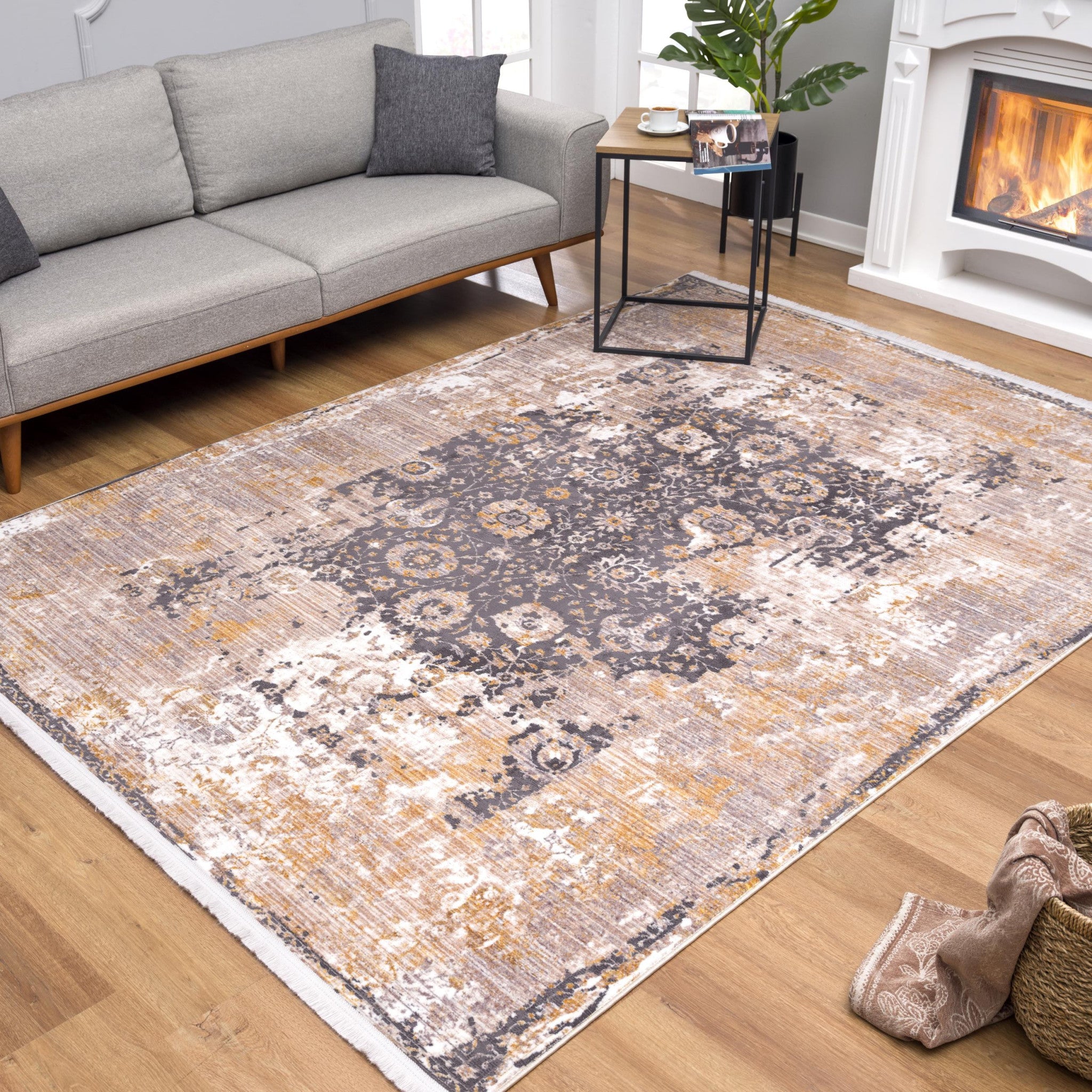 Exquisite Gray and Ivory Oriental Style Power Loom Runner Rug - Ideal Decor for Fashionable Living Spaces and Hallways
