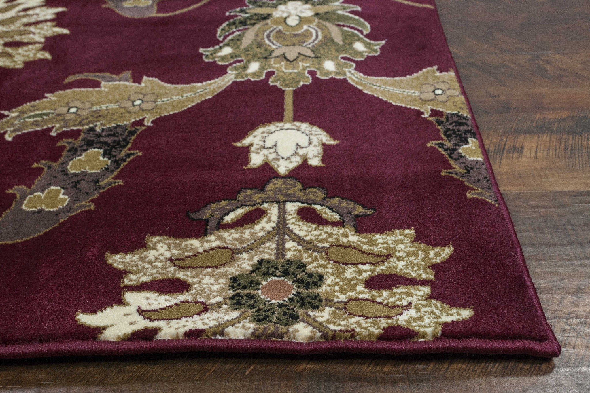 Exquisite Red Polypropylene Area Rug - 9x13 Soft Floor Covering for Traditional Style and Warmth in Any Room Setting