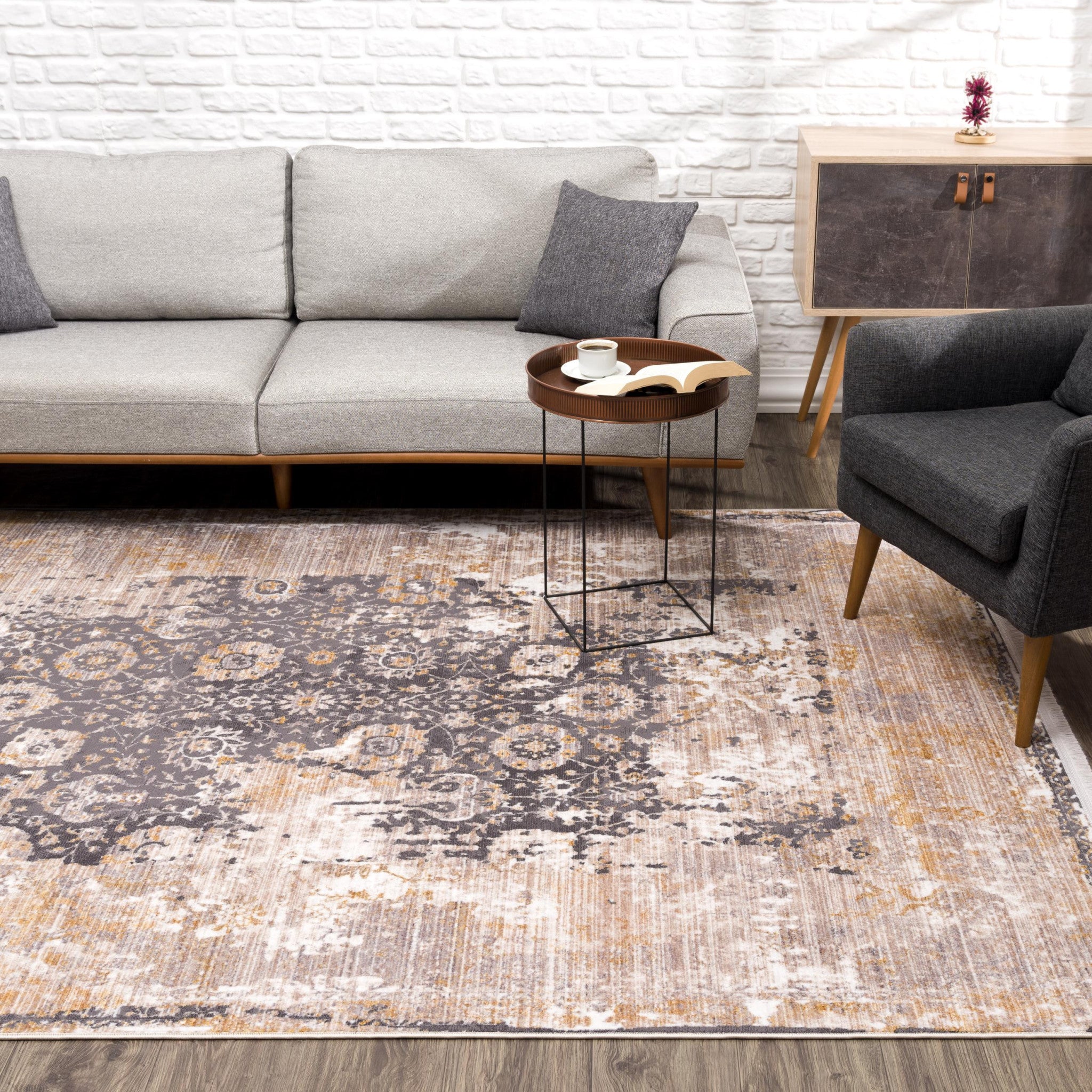 Exquisite Gray and Ivory Oriental Style Power Loom Runner Rug - Ideal Decor for Fashionable Living Spaces and Hallways