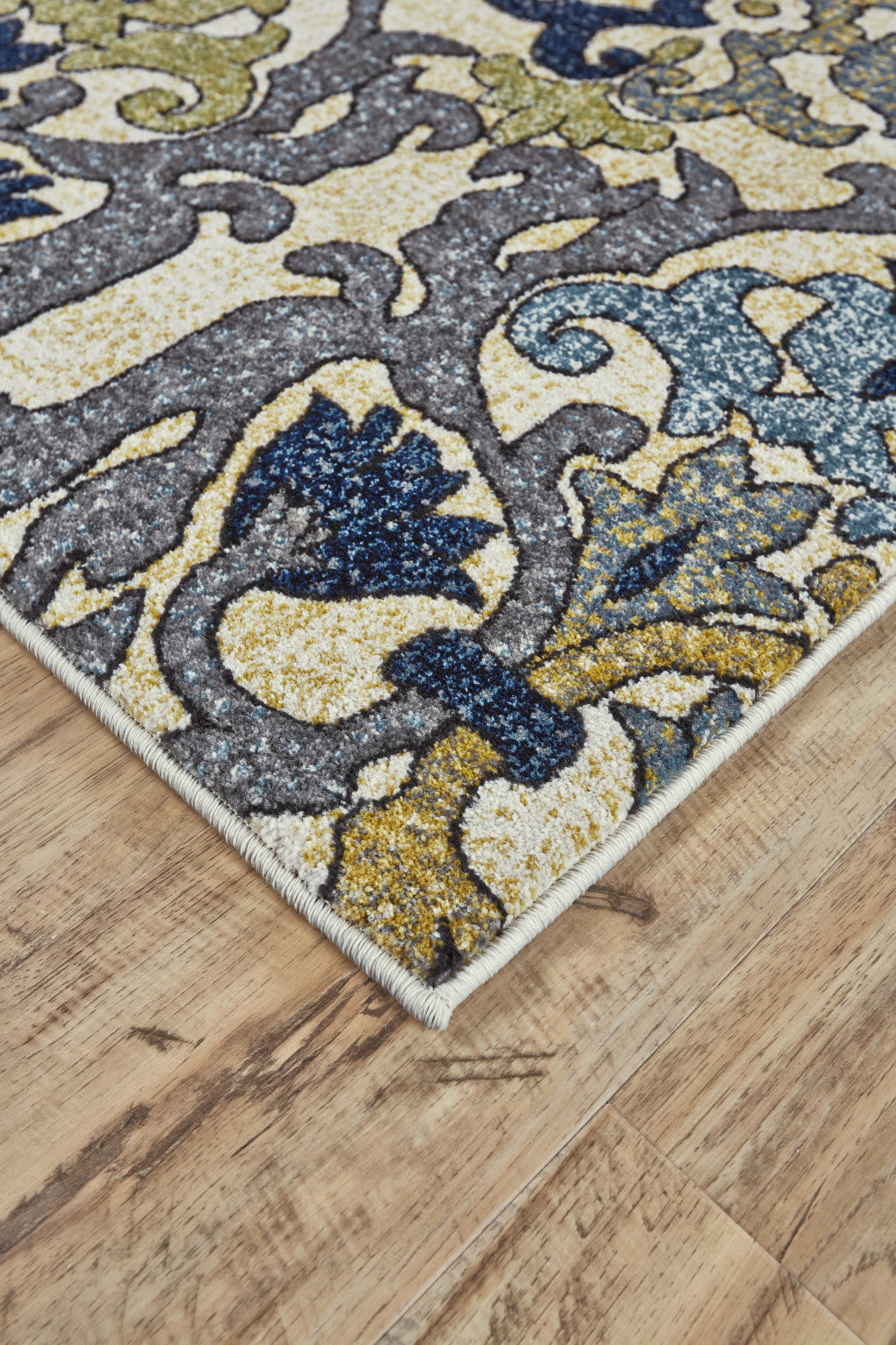 Stain-Resistant Floral Area Rug with Luxurious Texture, Ideal for Family Homes with Kids and Pets