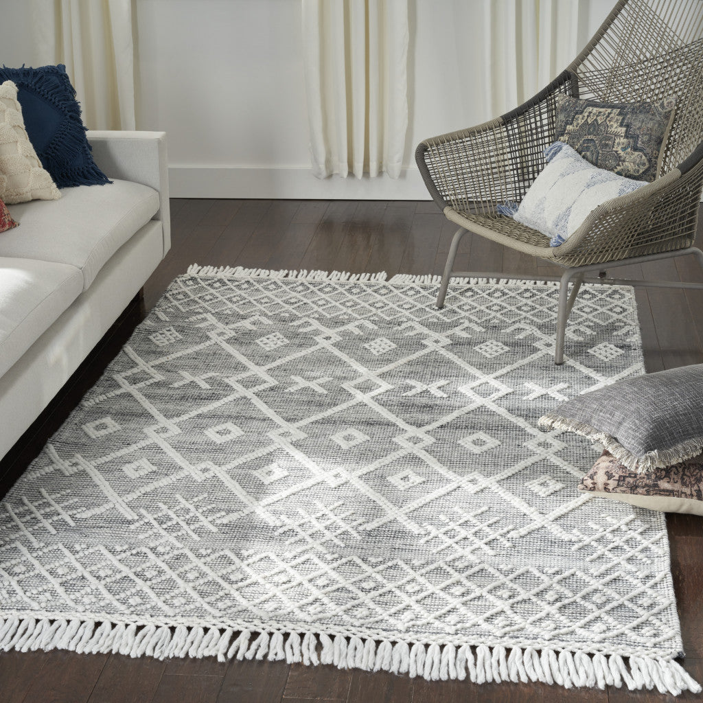 Stylish Geometric Hand-Woven Gray and Ivory Area Rug Measuring 4 Feet by 6 Feet with Trendy Fringe for Decorative Purposes