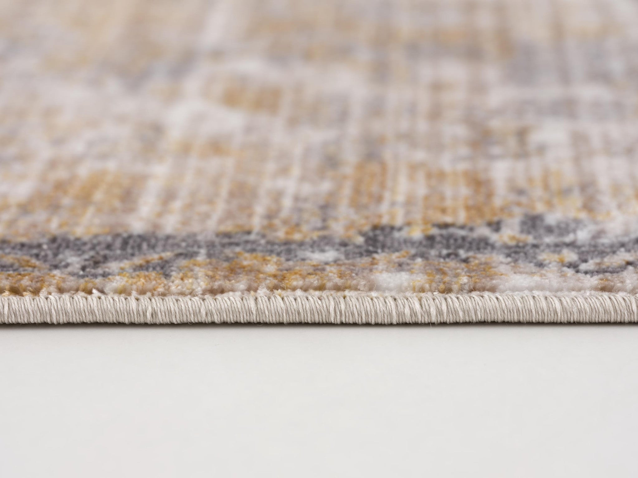 Exquisite Gray and Ivory Oriental Style Power Loom Runner Rug - Ideal Decor for Fashionable Living Spaces and Hallways