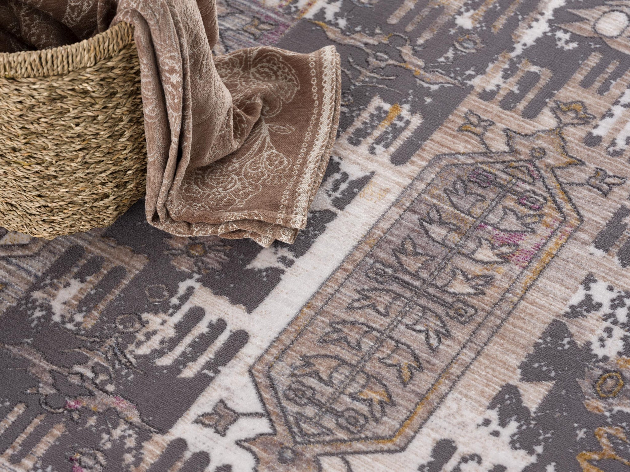 Stylish Gray and Ivory Oriental Power Loom Runner Rug for Charming Home Decor