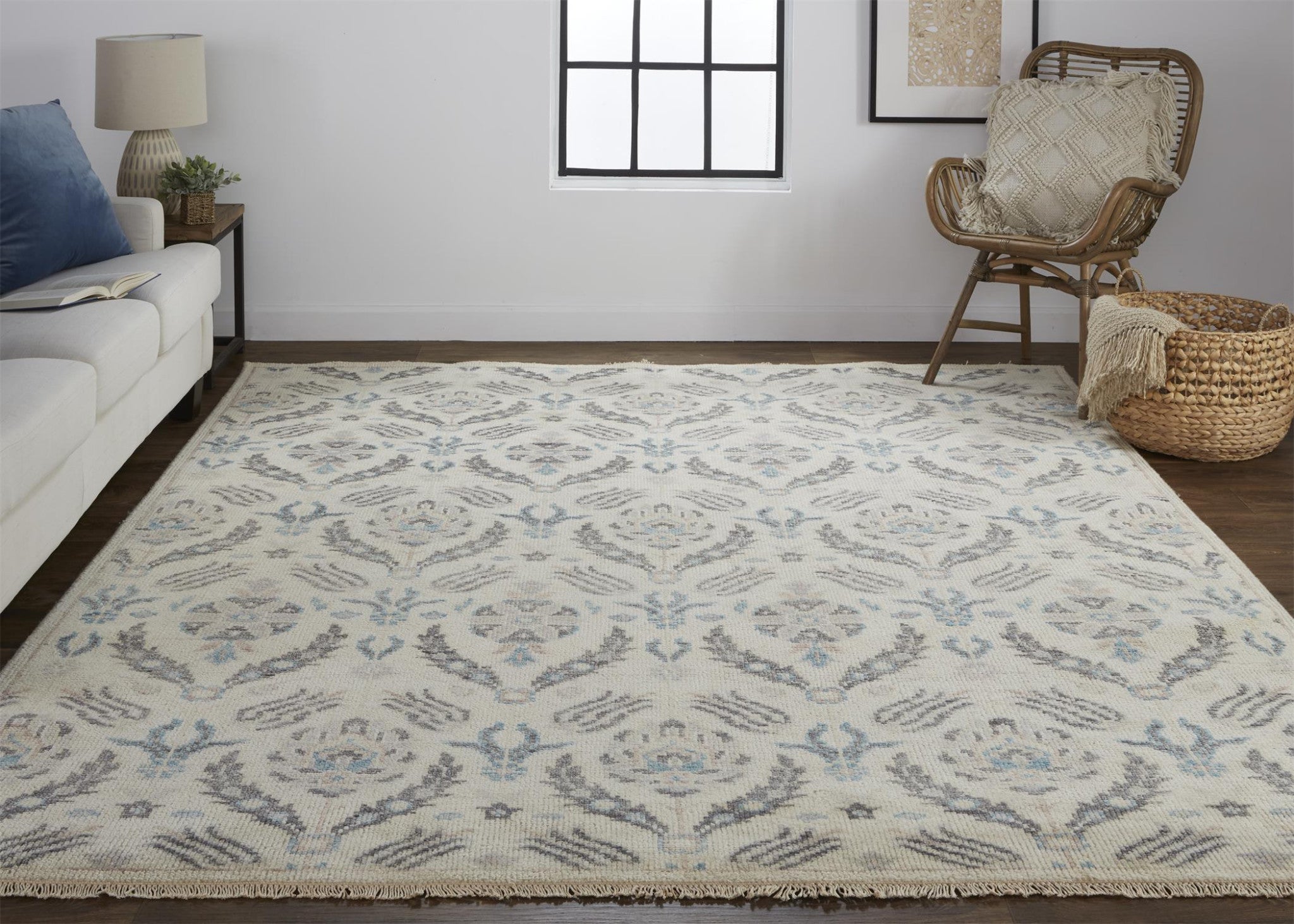 Luxury Stain-Resistant Hand-Knotted Wool Area Rug in Elegant Gray, Ivory & Blue